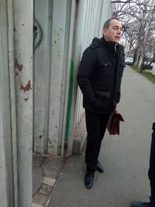 Senatorul Vlad Alexandrescu, ţinut mai multe ore la poarta Centrului de plasament ”Cireşarii” din Sectorul 5, unde nu i s-a permis accesul. VIDEO