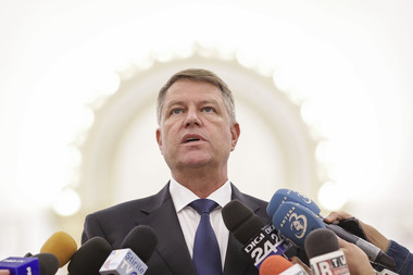UPDATE - Iohannis: L-am desemnat pe Fifor premier interimar. Vreau procedură rapidă pentru un nou guvern. Partidele convocate la consultări la Cotroceni, miercuri de la ora 12.00. Prima întâlnire este cu PSD-ALDE