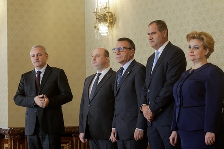 Consultările de la Cotroceni pentru desemnarea premierului au început. Preşedintele se întâlneşte cu delegaţia PSD - ALDE 
