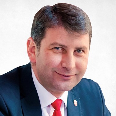 UPDATE - Primarul din Roman răspunde acuzaţiilor Ecaterinei Andronescu: Nu înţeleg cum această femeie şi-a permis să mânjească numele meu şi al oraşului. Voi analiza împreună cu juriştii posibilitatea de a o acţiona în judecată