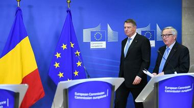 Juncker: Nu vom accepta ca România să facă paşi înapoi privind statul de drept. Sunt foarte bine informat. Dacă legile justiţiei rămân cum le-a votat Parlamentul, discuţiile pe MCV şi Schengen vor fi în alţi termeni. VIDEO
