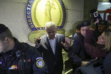 UPDATE - Rise Project: Liviu Dragnea este anchetat în Brazilia pentru spălare de bani. Liderul PSD: M-au prins vânzând portocale pe plajă. Am mai discutat despre aceste subiecte şi în 2017, trebuie să reîncălzească ciorba, dar eu nu o mănânc 