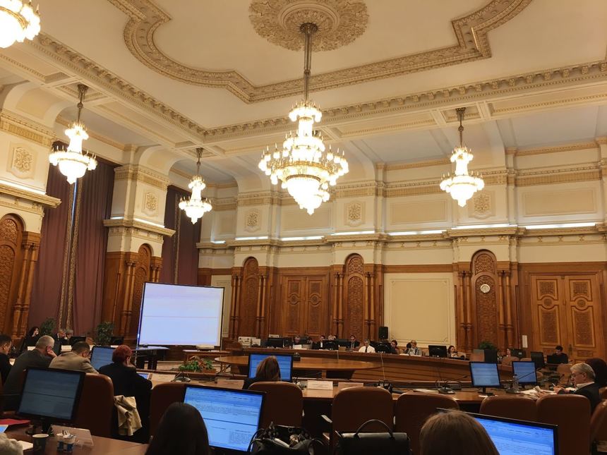 Comisia Iordache s-a reunit pentru a discuta amendamentele la cele trei legi ale Justiţiei, înaintea votului final din Senat. USR acuză că raportul nu cuprinde toate amendamentele depuse - VIDEO