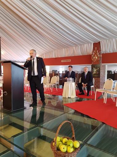 Scandal şi îmbrânceli la Conferinţa de alegeri a PMP Timiş, unde deputatul Cornel Sămărtinean a fost ales preşedintele organizaţiei judeţene. VIDEO