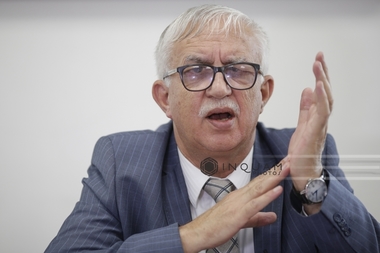 Zegrean: În politica externă, conform Constituţiei, preşedintele are supremaţie. Cred că există un conflict juridic de natură constituţională preşedinte-Guvern
