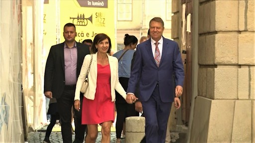 Preşedintele Iohannis a participat la slujba de Rusalii de la Biserica Romano-Catolică ”Sfânta Treime” din Sibiu. VIDEO