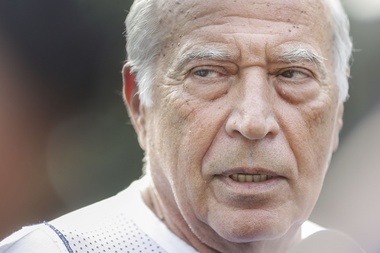 Dan Voiculescu anunţă că a fost operat cu succes şi sugerează că nu i-a trecut "obsesia" faţă de Traian Băsescu