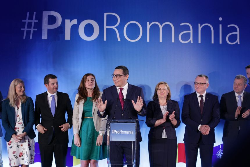 Senatorul PSD Ecaterina Andronescu, la evenimentul de prezentare a agendei Pro România. Ponta: Este un posibil candidat. O societate nu poate să progreseze scoţând în faţă analfabeţi politic. Nu vrem în partid baronetul, oprişanii. VIDEO