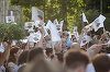 Aproximativ o sută de persoane protestează în Piaţa Universităţii din Capitală, după ce Guvernul ar fi oprit procedura de includere a zonei Roşia Montană în patrimoniul UNESCO: Trădarea de ţară în aur se măsoară. FOTO/VIDEO