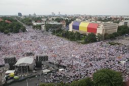 Mitingul PSD - Câteva zeci de mii de oameni s-au adunat în Piaţa Victoriei. FOTO/VIDEO