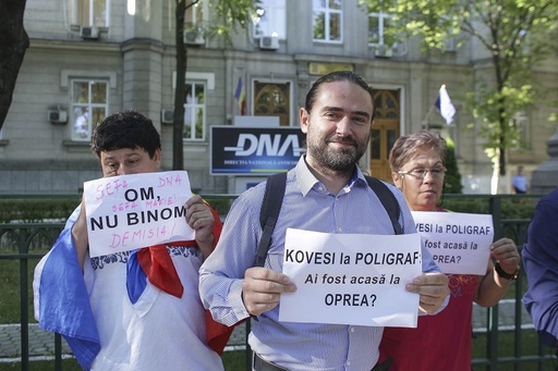 Pleşoianu, în discursul de la mitingul PSD: Chiar în aceste clipe, Kovesi, Iohannis, Coldea, Maior şi toţi securişii lor s-au închis într-o sufragerie. Văd ce facem noi aici şi le e frică