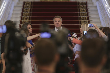 Iohannis: Nu există niciun stat paralel, e invenţia PSD prin care îşi motivează demersurile antijustiţie. În România e un singur stat, iar pe acela îl reprezint eu. Nu poate un politician care mai este şi infractor să ameninţe procurorii şi judecătorii