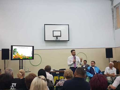 Inspectoratul Şcolar Arad sesizează Ministerul Educaţiei cu privire la presupuse acţiuni politice ale primarului Falcă în şcoli. FOTO/ VIDEO