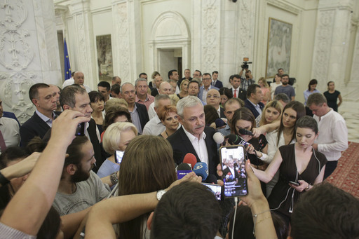 Dragnea: Ce s-a întâmplat ieri a fost o execuţie în masă. A trebuit să fie condamnaţi nouă oameni ca să se justifice condamnarea mea. Rămân la conducerea PSD şi mergem ”până la capăt”. El le cere scuze românilor din puşcării. FOTO/VIDEO