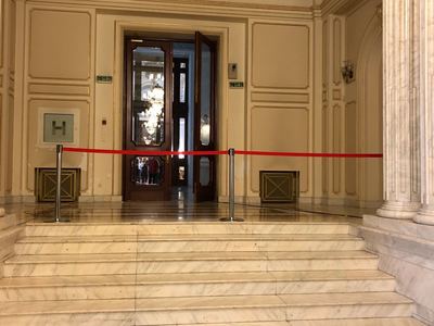 Măsuri restrictive în Parlament, în ziua votului moţiunii de cenzură. Zone în care accesul este complet interzis şi zone delimitate pentru presă. Nicolicea, jurnaliştilor: Pe viitor, aveţi griă de comportament - FOTO