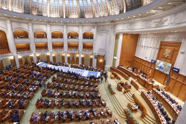UPDATE - Moţiunea de cenzură a fost respinsă. Rezultat oficial - 166 de voturi "pentru", 4 "împotrivă". Guvernul Dăncilă rămâne în funcţie. VIDEO