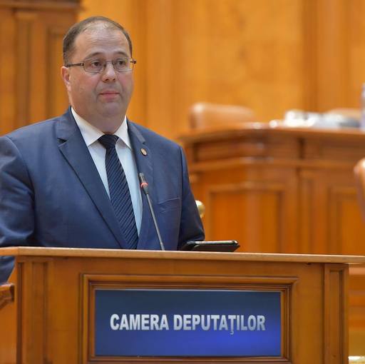 Proiect de lege controversat pentru "combaterea antiromânismului”. USR îşi retrage semnăturile. Iniţiator: Câtă vreme Parlamentul adoptă o lege pentru combaterea antisemitismului, de ce nu am proceda identic şi în cazul antiromânismului?!