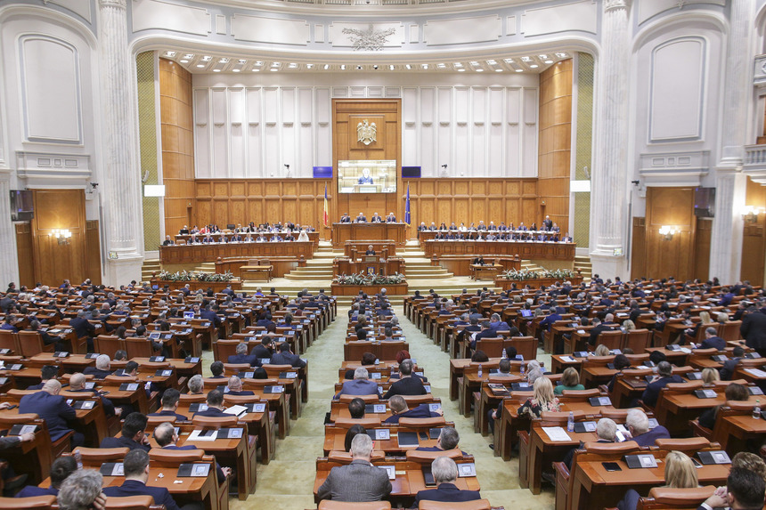 Proiectul de lege privind elaborarea Codului administrativ a primit votul final al Camerei Deputaţilor