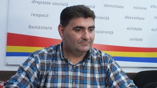 Giurgiu: Un primar demisionar după ce a fost condamnat se răzgândeşte: Lacrimile, tristeţea voastră purtată în tăcere au creat un climat de natură sufletească şi psihologică favorabil revenirii asupra demisiei; scrisoarea lui către localnici, virală