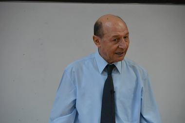 Traian Băsescu, către Petre Daea: Marş afară din Guvernul României, clown nenorocit