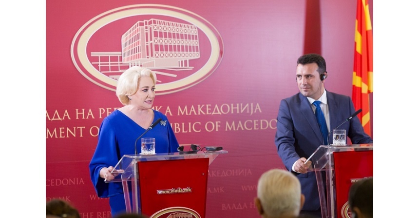 Dăncilă a spus că este primul prim-ministru care vizitează Macedonia; ea s-a referit şi la "comunitatea de aromâni din Macedonia şi comunitatea de macedoni... de cetăţeni ai R. Macedonia din România" ca punţi între cele două state
