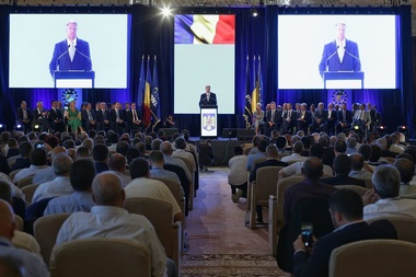 UPDATE Klaus Iohannis, la Consiliul Naţional al PNL: PSD a promis lapte şi miere, dar Dragnea şi câţiva acoliţi au pus mâna pe putere şi o folosesc pentru a scăpa de dosare penale. Ludovic Orban face apel la partide să se alăture PNL FOTO, VIDEO