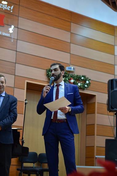 PNL Dolj îi solicită demisia directorului Filarmonicii "Oltenia", după ce acesta a spus că mamele care au ieşit la protest cu copiii meritau "măcar un glonţ în cap"