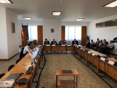 Şedinţa Comisiei pentru apărare din Camera Deputaţilor, suspendată din lipsă de cvorum. Raeţchi: Domnii de la PSD-ALDE s-au evaporat, blocând orice tip de control parlamentar asupra Jandarmeriei
