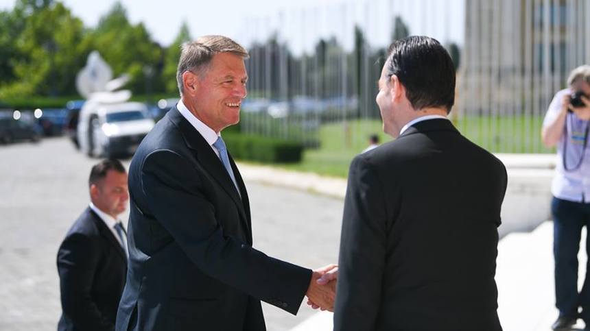 Preşedintele Klaus Iohannis participă la şedinţa Biroului Executiv al PNL, la Sibiu: Am decis să vin să-i salut