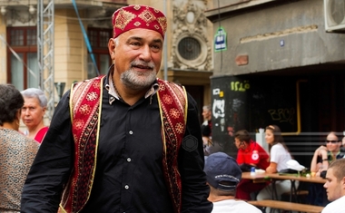 Vosganian: Am participat la numeroase mitinguri în anii '90. Noi nu am proferat ameninţări cu moartea, nu ne-am adus copiii să joace şotron pe feţe de oameni, nu am urinat pe gardurile partidelor