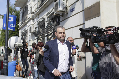Darius Vâlcov, despre Iohannis: Ce vocal a devenit "leneşul" de când i-a fost tăiat bugetul pentru al doilea bucătar din alaiul prezidenţial