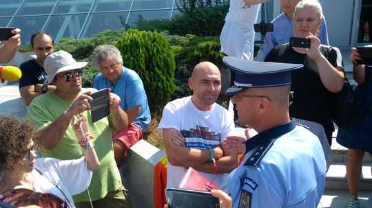 VIDEO. PROTEST la Mamaia. Dragnea și Dăncilă sunt așteptați cu mesajul ”Fără penali” 2