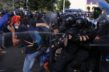 Preşedintele Comisiei de apărare: Parlamentarii puterii ”s-au temut să audă lucruri din gura prefectului Capitalei”. În raportul MAI ”sunt multe dezacorduri, multe situaţii care se bat cap în cap”