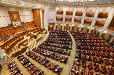 UPDATE - Proiectele opoziţiei pentru înfiinţarea unor comisii de anchetă privind pesta porcină şi reprimarea protestului din 10 august, respinse de Camera Deputaţilor