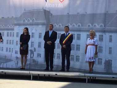 Iohannis, la deschiderea anului şcolar: În ultimii ani, reformele au stat sub deviza "un pas înainte şi doi înapoi"; avem meteahna "reformita". A fi dascăl, responsabilitate uriaşă, deşi autorităţile nu apreciază la adevărata valoare această profesie