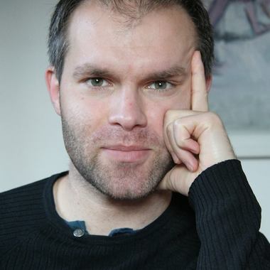 Daniel Funeriu: Domnule preşedinte, mă simt jignit de discursul prin care bagaţi toate schimbările din educaţie sub umbrela bolii pe care o numiţi "reformită". A existat o modernizare de mare calitate, dar a fost masacrată de PSD