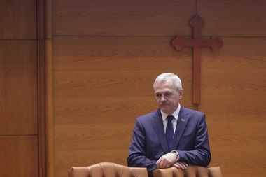 Dragnea, întrebat dacă atacurile la adresa sa îl vor doborî: Eu cred că nu. Sunt disperaţi pentru că se gândesc foarte serios că vor pierde tot dacă eu scap din capcanele lor