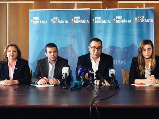 Victor Ponta a prezentat o nouă poză în care Liviu Dragnea apare alături de Gabriel Oprea şi Vasile Dâncu. Ponta: Mi-aduc aminte cât de mult s-a luptat să vină la ziua lui George Maior - FOTO