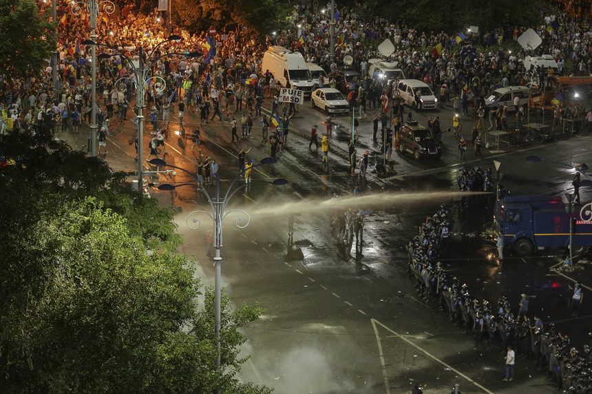 Carmen Dan: Nu am avut indicii că protestul din 10 august a fost susţinut sau finanţat din afara ţării, dar am putut vedea cu toţii nişte filmuleţe şi cred că instituţiile statului se pot apleca pentru a verifica şi aceste situaţii