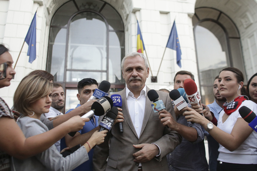 UPDATE - Liviu Dragnea, audiat la Parchetul General în legătură cu afirmaţiile sale că protestul din 10 august ar fi fost o tentativă de lovitură de stat: Tot ce am avut de spus am spus în faţa procurorului. Dialog cu un protestatar: Nu am furat nimic!