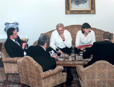 Ponta publică o nouă fotografie cu Dragnea împreună cu Kovesi, Oprea şi Maior: Cine mâine rămâne cu Dragnea să nu mai invoce scuze false!