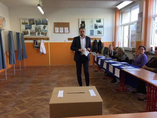 Ministrul Turismului: Am votat pentru familia dintre un bărbat şi o femeie. Cu siguranţă românii nu sunt de acord cu adopţia copiilor de către persoanele homosexuale şi cu căsătoria cuplurilor homosexuale
