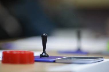 Presa internaţională despre referendumul din România: “Abţinere masivă”, “România întoarce spatele referendumului, o lovitură pentru guvern”