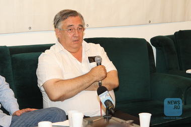 Procurorul Dan Voinea, care a instrumentat procesul soţilor Ceauşescu, Ion Caramitru şi Doru Mărieş, între membrii Consiliului Naţional al Institutului Revoluţiei Române din Decembrie 1989