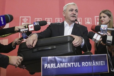Dragnea, despre valiza cu documente despre care a scris Rise Project: E o gogoaşă, n-are nicio legătură cu mine, nu mă interesează - FOTO