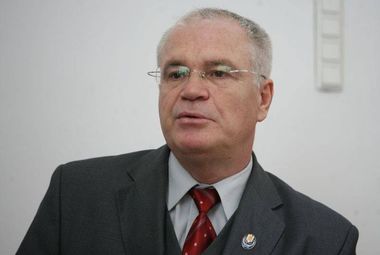 Deputatul PSD Eugen Nicolicea după ce preşedintele a refuzat numirea unor miniştri: Nu există o motivaţie să refuze o revocare din funcţie a unui ministru. Analizăm, există soluţia să facem alte propuneri