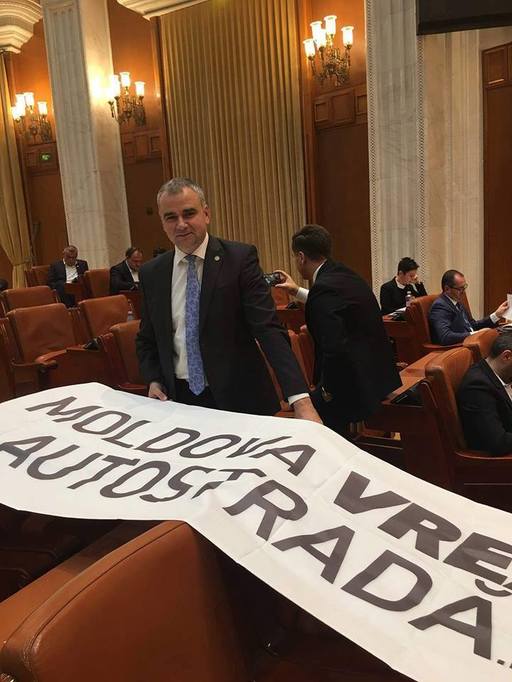 Liderul PNL Iaşi: Cea mai importantă investiţie a Primăriei în an Centenar a fost construcţia unui catarg şi achiziţia unui steag. De Ziua Naţională ne aşteptăm la aceleaşi discursuri lipsite de conţinut
