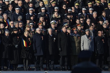 Parada militară de la Arcul de Triumf: Klaus Iohannis, Viorica Dăncilă, Liviu Dragnea şi Călin Popescu Tăriceanu, în tribuna oficială / Ziua Naţională este sărbătorită în toate marile oraşe FOTO / VIDEO
