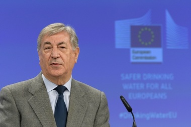 Comisarul european pentru mediu, afaceri maritime şi pescuit, Karmenu Vella, face o vizită la Bucureşti
