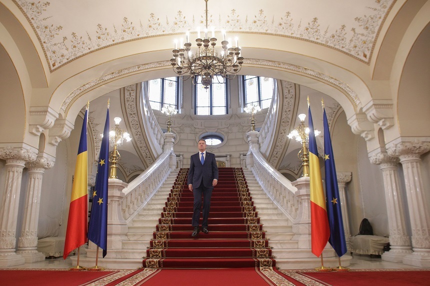 UPDATE - Iohannis, după ce Dăncilă a sesizat CCR: Răspunsul CCR nu va rezolva problema. Problema e că România nu are prim-ministru. Guvernul este ”condus de infractorul Dragnea prin interpuşi”. În cazul remanierii, aştept decizia Curţii - FOTO